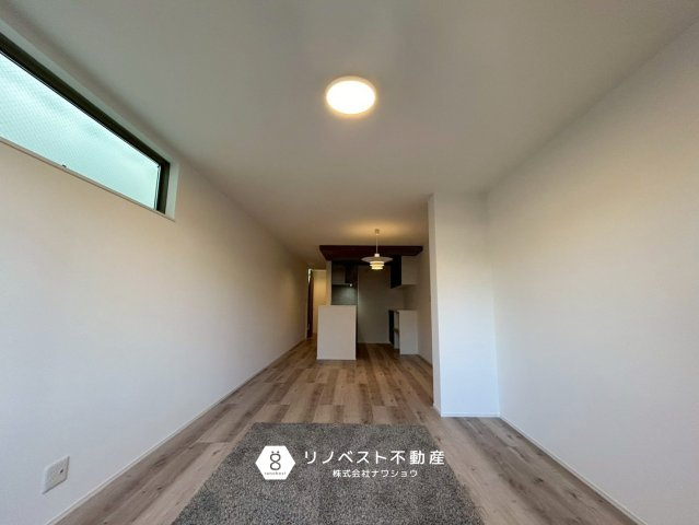 東大阪市足代3丁目新築戸建の居間・リビング|18.3帖のLDKで広々としています♪陽当たりも良く明るい室内なので家族団らんの場としても最適ですね♪