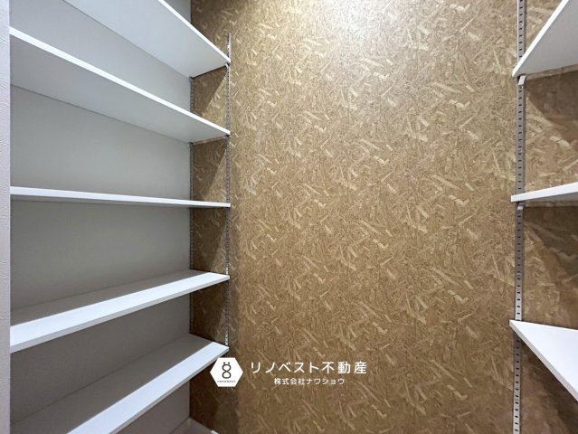 生野区舎利寺1丁目の収納|大容量のシューズインクローク付き！傘やお子様の遊び道具まで収納できます◎