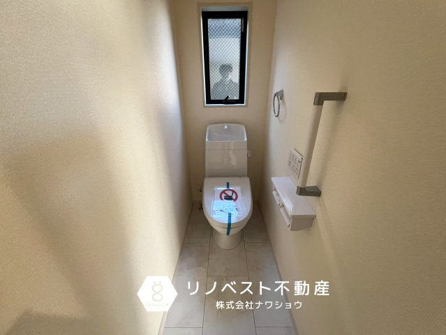 東大阪市大蓮北4丁目のトイレ|温水洗浄便座付きのトイレです。