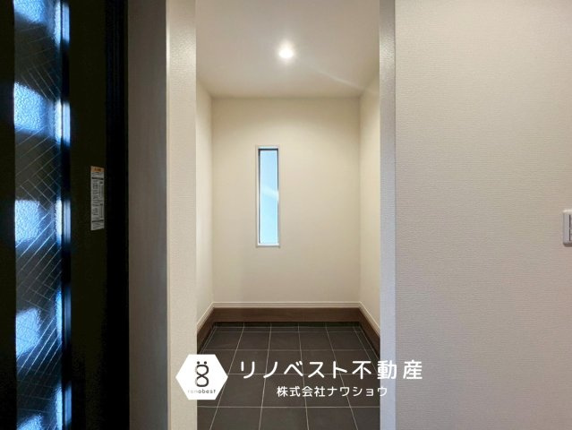 東大阪市大蓮北4丁目の収納|玄関にはシューズインクローゼットが完備。
靴はもちろん、アウトドアグッズなどの大きな荷物も収納できます◎