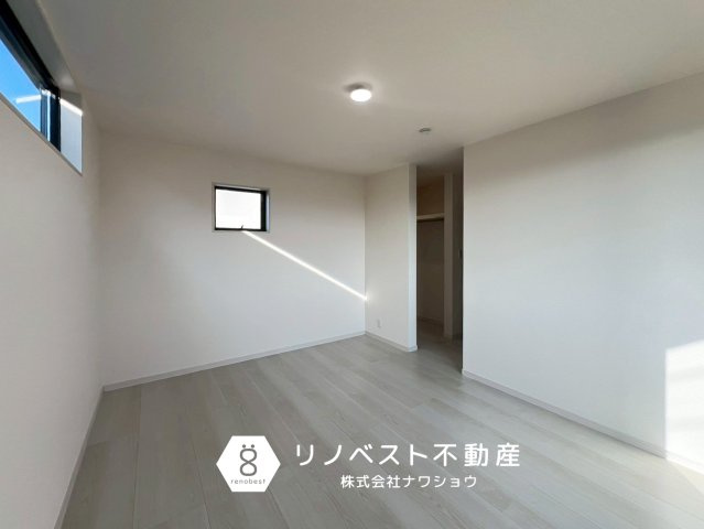 東大阪市大蓮北4丁目の洋室|約8.63帖の洋室。
ウォークインクローゼット付きです。