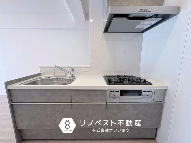 ネオコーポ鶴橋のキッチン|収納棚や冷蔵庫を置くスペースもしっかり確保されております◎