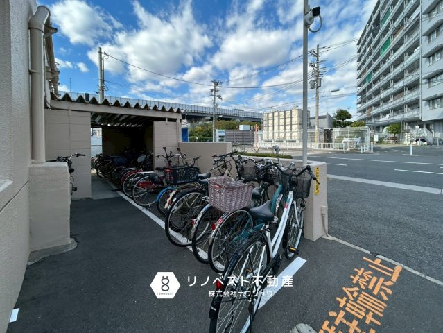 若江岩田パークマンションB棟の駐輪場|綺麗に整頓された駐輪スペースです！