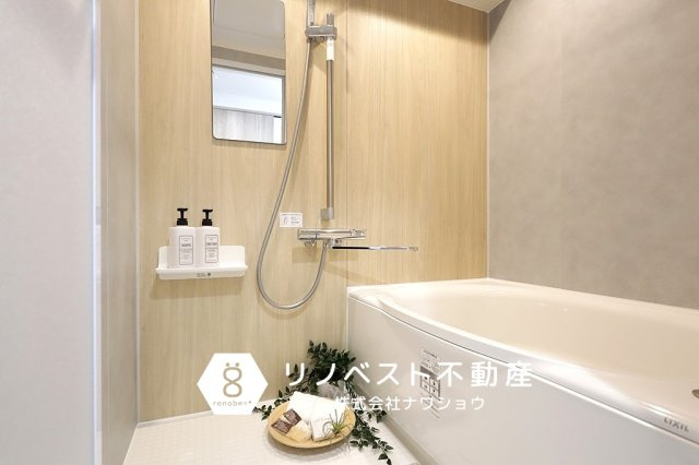 万葉ハイツ小坂菱屋西マンションの浴室|浴室乾燥機付きの清潔感のあるお風呂。
一日の疲れが取れそうですね♪