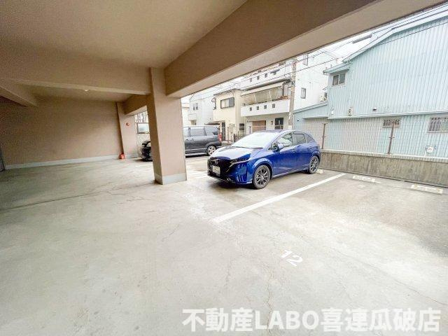 パレーシャル21の駐車場