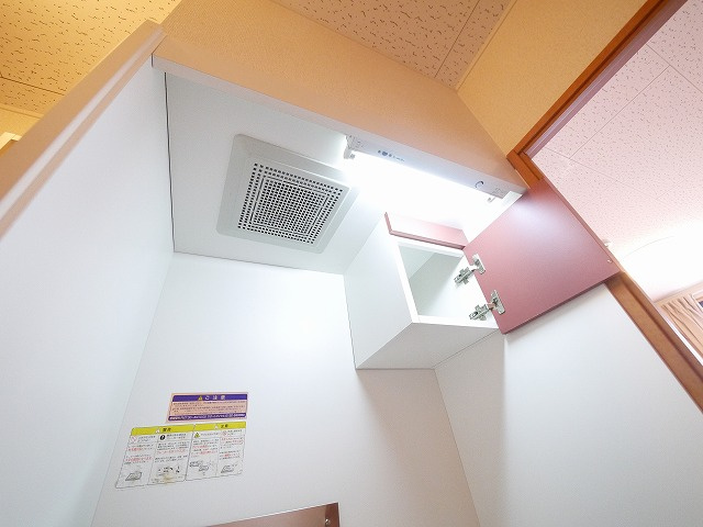 レオパレスＫＡＺＵのキッチン|キッチンの吊戸棚です