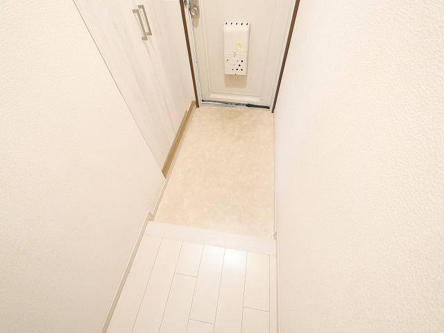 コーポ学園前　東棟の玄関|落ち着いた玄関です