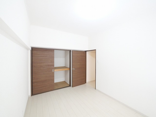 コーポ学園前　東棟の洋室|スタンダードな洋室です