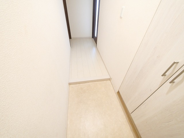 コーポ学園前　東棟の玄関|ゆったりとした玄関です