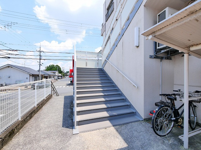 コーポ学園前　東棟のその他共用部分|入り口部分です