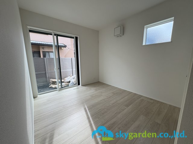 茅ヶ崎市萩園 第１期 １号棟の洋室|リビング横にある洋室