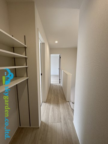 茅ヶ崎市萩園 第１期 １号棟の内装|2階廊下の様子