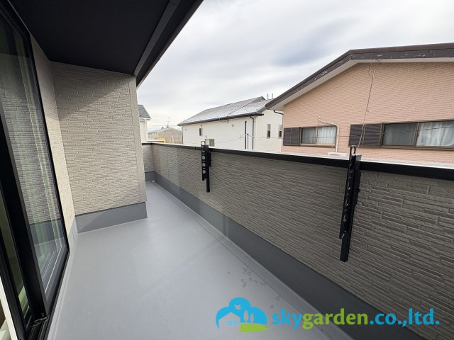 茅ヶ崎市萩園 第１期 １号棟のバルコニー|外からの目が気にならないバルコニーで洗濯物が干せます