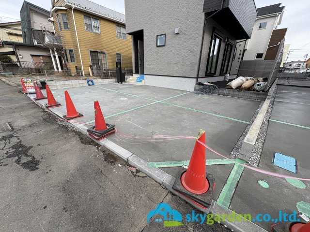 茅ヶ崎市萩園 第１期 １号棟の駐車場|車種により並列2台駐車可能
