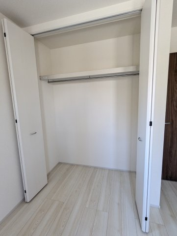 ひたちなか八幡町　2期の洋室|バルコニーに面した7.5帖洋室です。