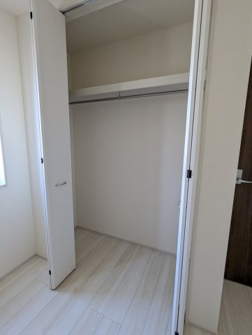 ひたちなか八幡町　2期のバルコニー|インナーバルコニーです。晴れた日はたくさんの洗濯を干すことが出来てバルコニーが広いのは魅力的です～♪