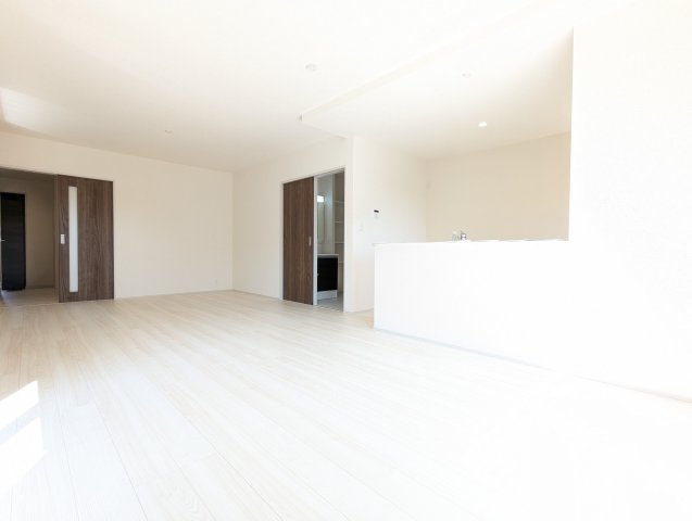 ひたちなか八幡町　2期の居間・リビング|リビングです。リビングは家族皆が集まる場所～家族会議からお子様の日々の成長を感じれる場所です。