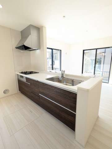 ひたちなか八幡町　2期のキッチン|キッチンです。開放感がありお部屋を見渡せ・・動線が非常に効率的でスムーズな作業ができ魅力的です。