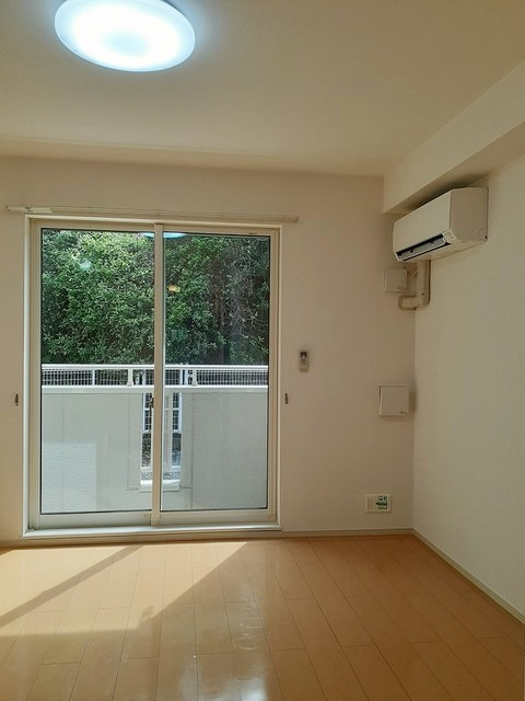 シュティル森崎の居間・リビング