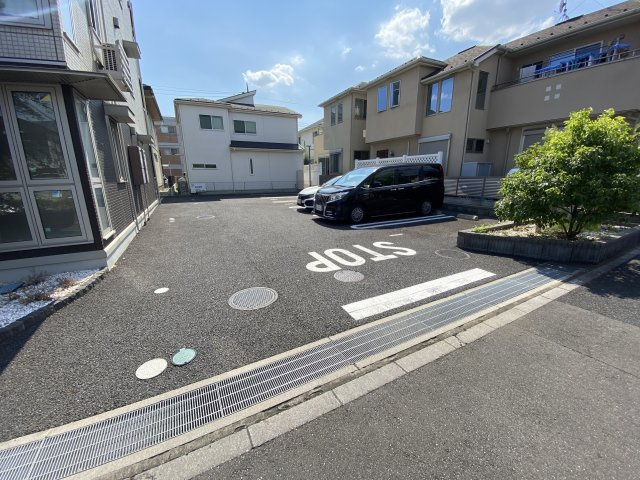 プレミールの駐車場