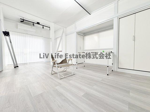 西東京市芝久保町3丁目戸建の居間・リビング
