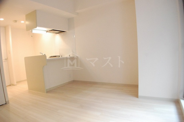 プレサンス中之島公園アティレの居間・リビング