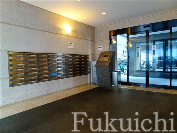 ルーブル学芸大学六番館のロビー