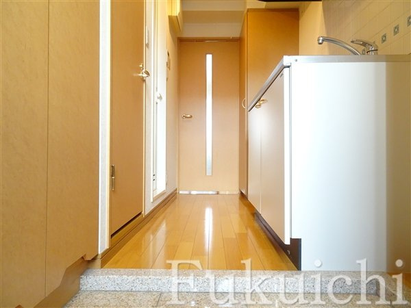 ルーブル学芸大学六番館の玄関