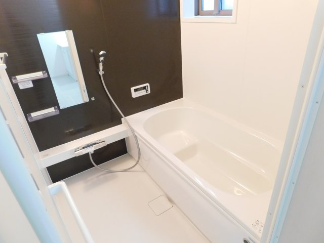 名古屋市中川区尾頭橋２丁目の新築一戸建の浴室|◇浴室◇　　広い１坪サイズ・浴室暖房乾燥機・保温浴槽・追い焚き機能・ベンチ浴槽・エコシャワー・オートバス・バリアフリーバス・浴室窓あり