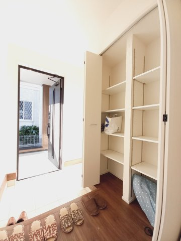 ひたちなか船窪　第3の玄関|全員の靴がしまえて玄関周りも常にスッキリ～整理整頓出来ます～（同施工物件写真）