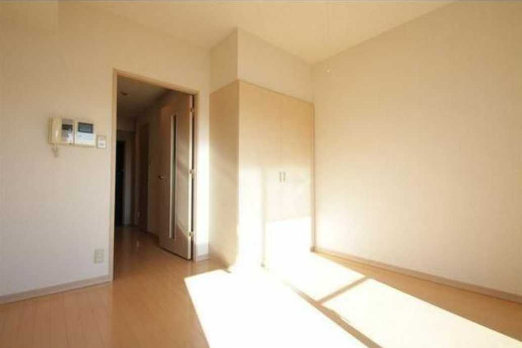 ヴェルト三軒茶屋　分譲賃貸　家具家電付きに変更可　ペット相談の居間・リビング