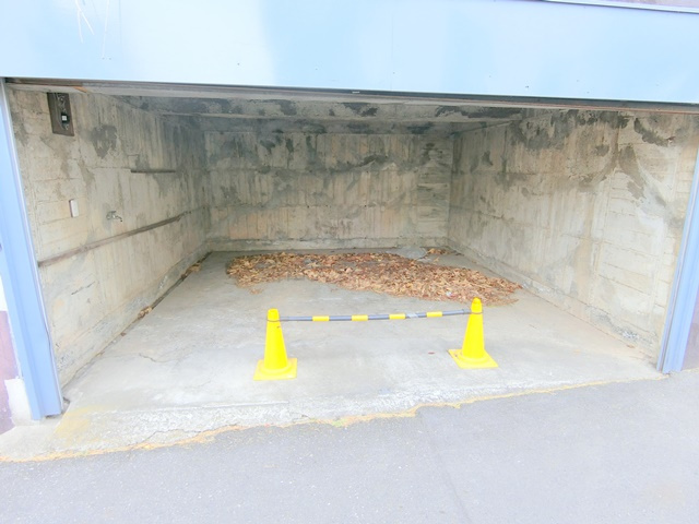 南馬込3丁目戸建ての駐車場|屋根付き平置き駐車場　バイク複数台お持ちの方にも！