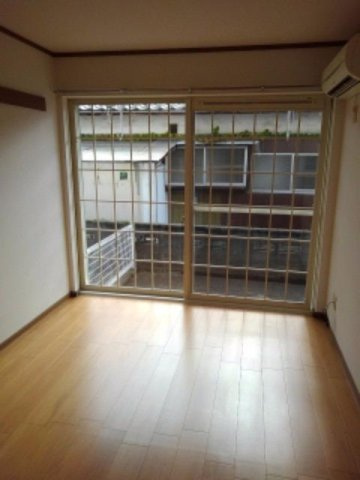 宇部市大字妻崎開作のアパートの内装