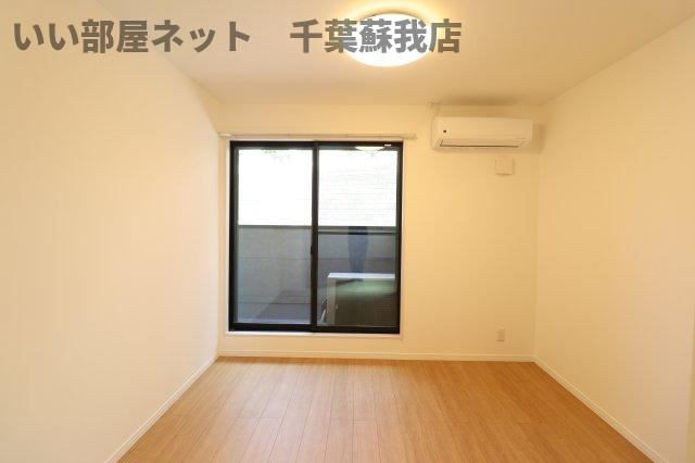 S-Court千葉寺の寝室|開放的な寝室です