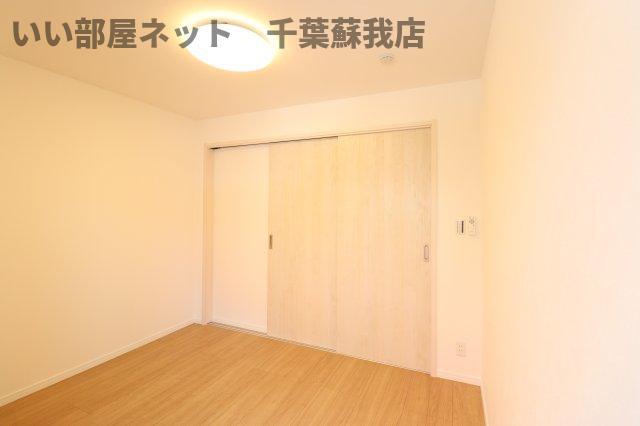 S-Court千葉寺の寝室|広くて明るい寝室