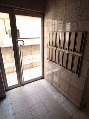 【エントランス】 | ハイブリッジビル | 集合ポストはこちら！！