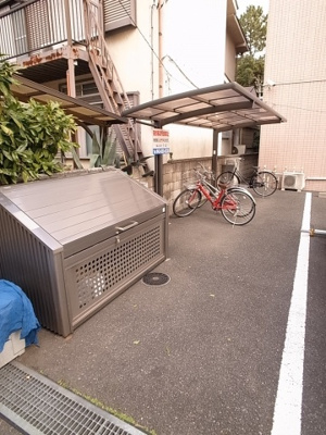 【その他共用部分】 | ハイブリッジビル | 敷地内ゴミ捨て場＆駐輪所は建物裏手に。