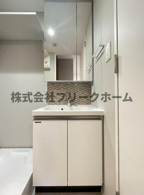 武蔵野市吉祥寺東町２丁目の賃貸マンションの独立洗面台