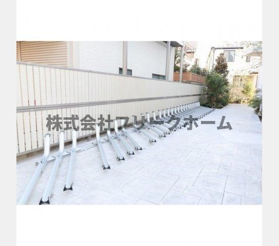 武蔵野市吉祥寺東町２丁目の賃貸マンションの駐車場