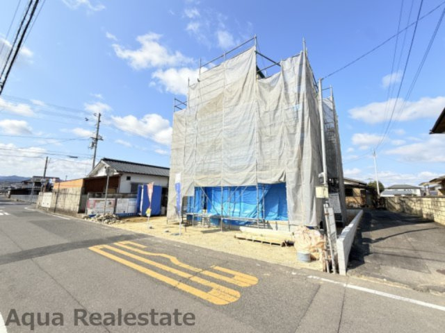 リーブルガーデン高松市香川町川東上第二の駐車場|前面道路含む現地写真です