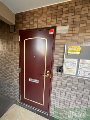 ロイヤルステージの玄関