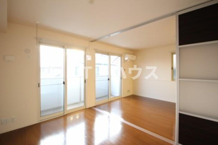 グレイス鷺沼台Bの居間・リビング|205仕切り式DLK・グレイス鷺沼台B