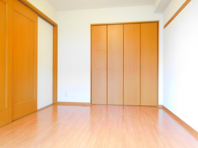 アムールカセイの洋室