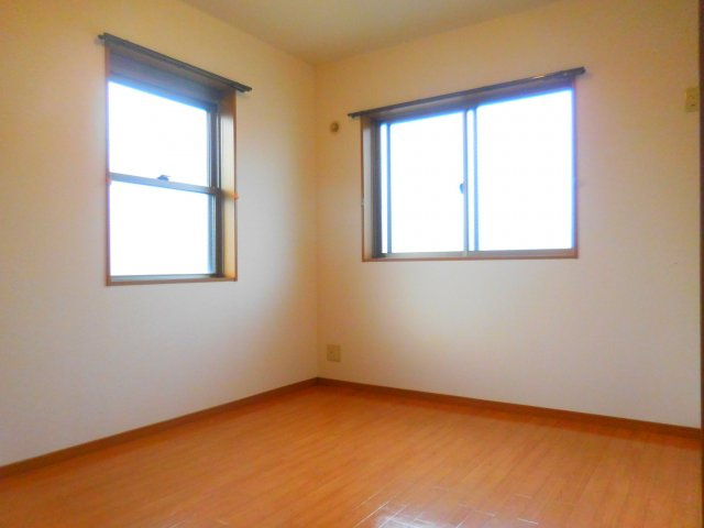 アムールカセイの子供部屋