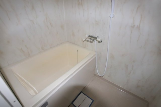 タラ生駒Ⅱの浴室