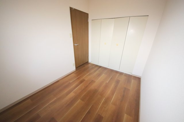 タラ生駒Ⅱの洋室