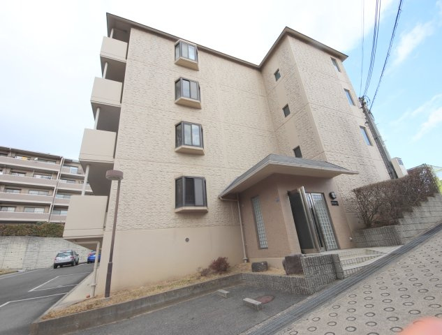 タラ生駒Ⅱのエントランス