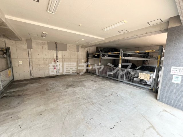レジディア久屋大通の駐車場