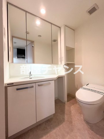 レジディア久屋大通の洗面所