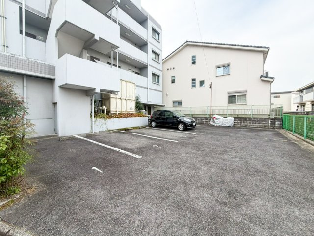 ルミエール鯛取の駐車場